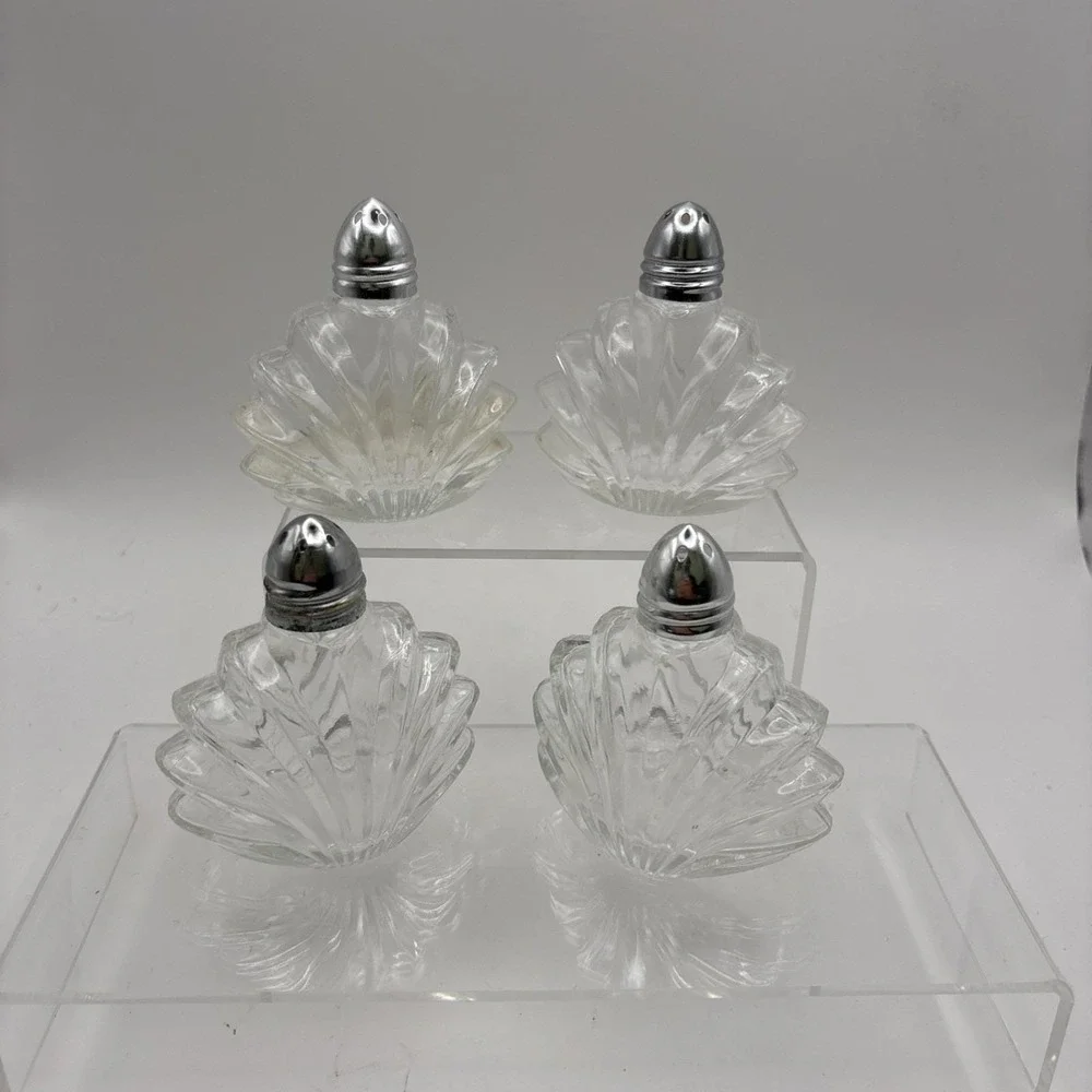 Vtg~Art Deco~Fan Shaped~Clear Glass Set of Salt and Pepper Shakers~Set of 2